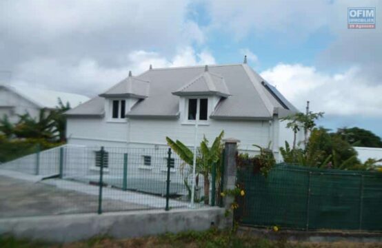OFIM-immobilier-ouest-standing-calme-Location-Maison-Villa-SAINT-GILLES-LES-HAUTS-villa-F5-standing-a-VILLELE-situation-calme-1