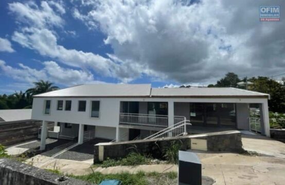 OFIM-immobilier-Vente-Local-professionnel-SAINT-GILLES-LES-HAUTS-A-vendre-local-commercial-neuf-a-st-gilles-les-hauts-de-115-m2-plus-120-m2-de-jardin-1