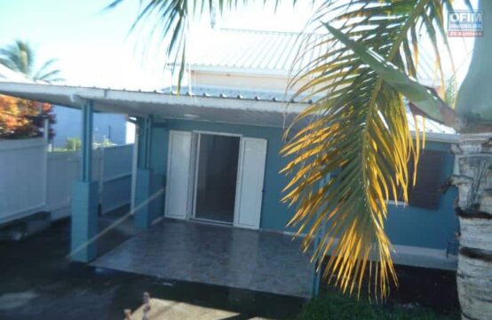 OFIM-immobilier-location-proche-des-commerces-montagne-vue-mer-Saint-Gilles-Les-Hauts