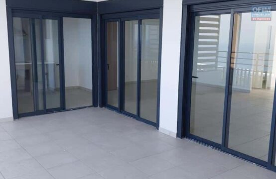 OFIM-immobilier-location-T4-proche-des-écoles-vue-mer-parking-Saint-Leu