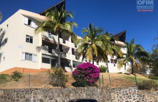 ofim-à-louer-en-location-proche-de-la-plage-proche-commerces-parking-terrasse-chambre-cuisine-commodités-saint-gilles-les-bains