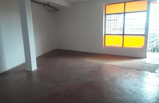ofim-à-louer-en-location-local-commercial-proche-commerces-bureaux-saint-leu