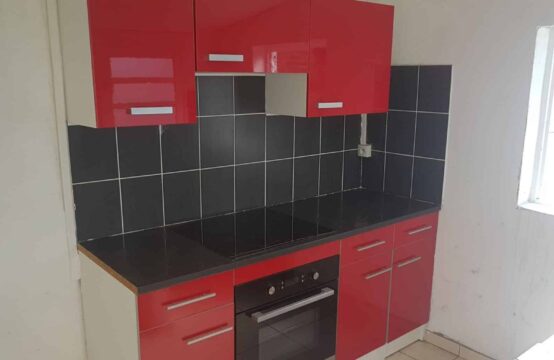ofim-à-louer-en-location-maison-villa-proche-commerces-proche-écoles-vue-mer-vue-montagne-parking-siant-leu-chambres-climatisées-bureau-salle-d'eau-salon-salle-à-manger-pergola-jardin-arboré-saint-leu