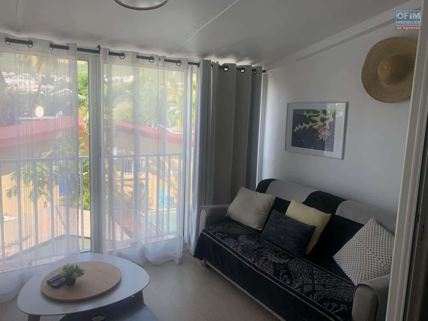 à-louer-appartement-F2-meublé-avec-séjour-cuisine-avec-grand-placard