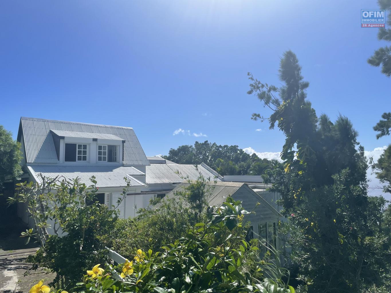 ofim-immobilier-réunion-à-vendre-une-villa-F4-avec-eux-appartements-à-saint-denis