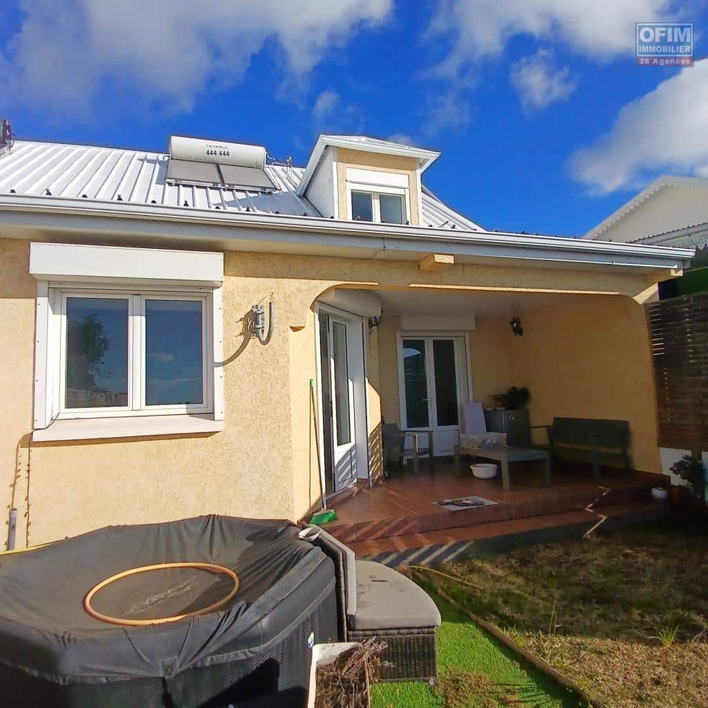 ofim-immobilier-reunion-a-louer-une-villa-sur-deux-niveaux-situee-dans-le-secteur-de-bellemene-a-saint-paul