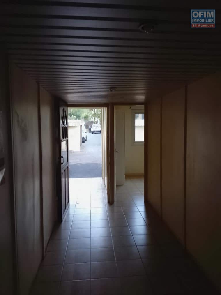 OFIM-immobilier-à-louer-2-bureaux-de-40m2-situés-à-Saint-Gilles-Les-Bains
