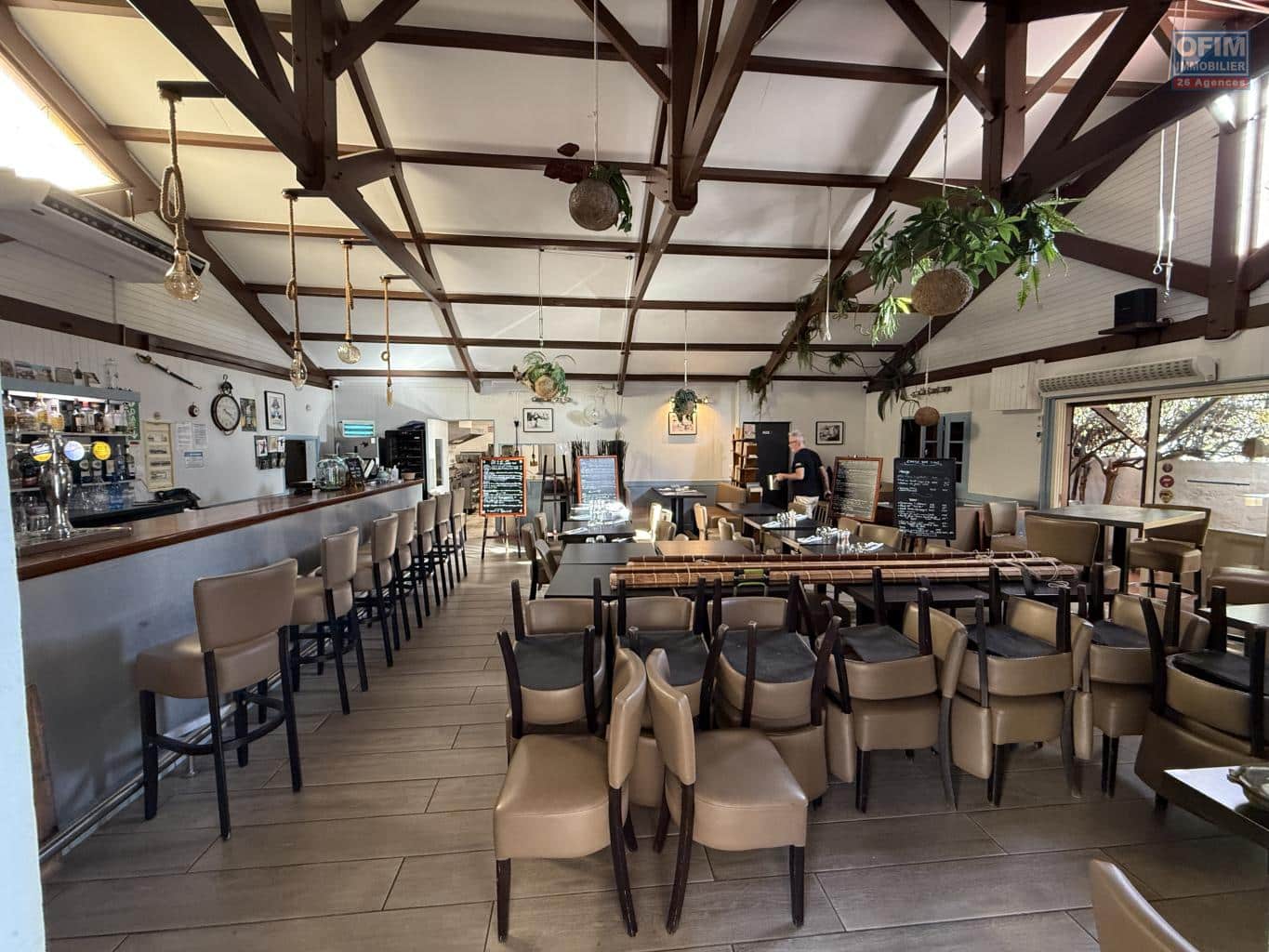 OFIM-immobilier-a-vendre-fonds-de-commerces-restaurant-situe-en-plein-centre-ville-du-Port