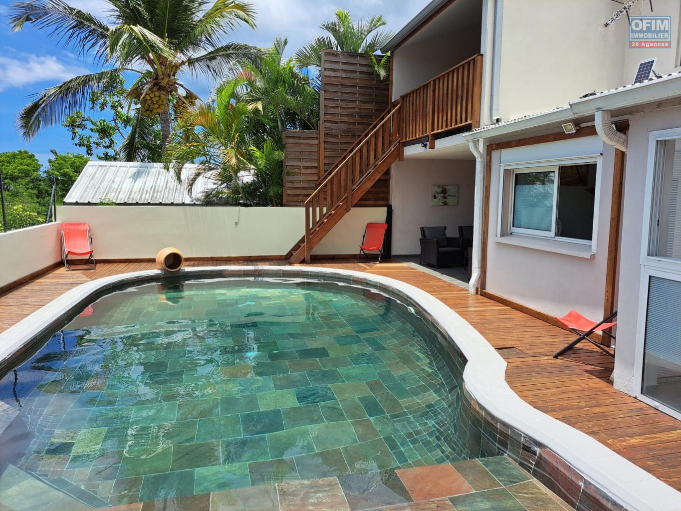 location-villa-F4-meublee-avec-piscine-collective-et-jardin