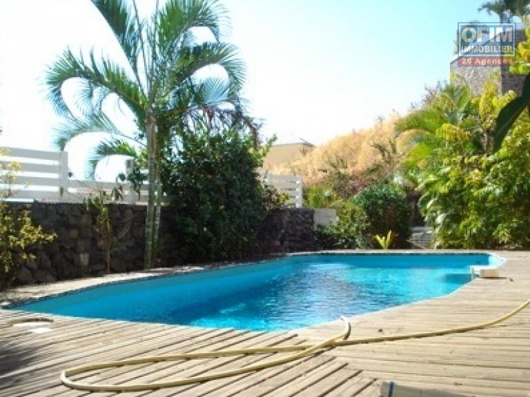 location-villa-avce-piscine-sur-le-bas-de-la-Possession