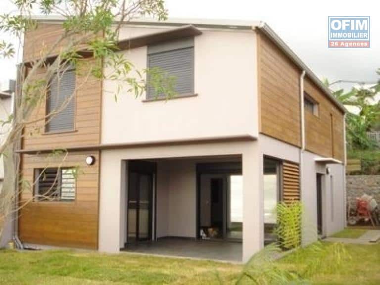OFIM-immobilier-à-louer-villa-T4-avec-vue-mer-située-sur-bas-les-hauteurs-de-La-Possession