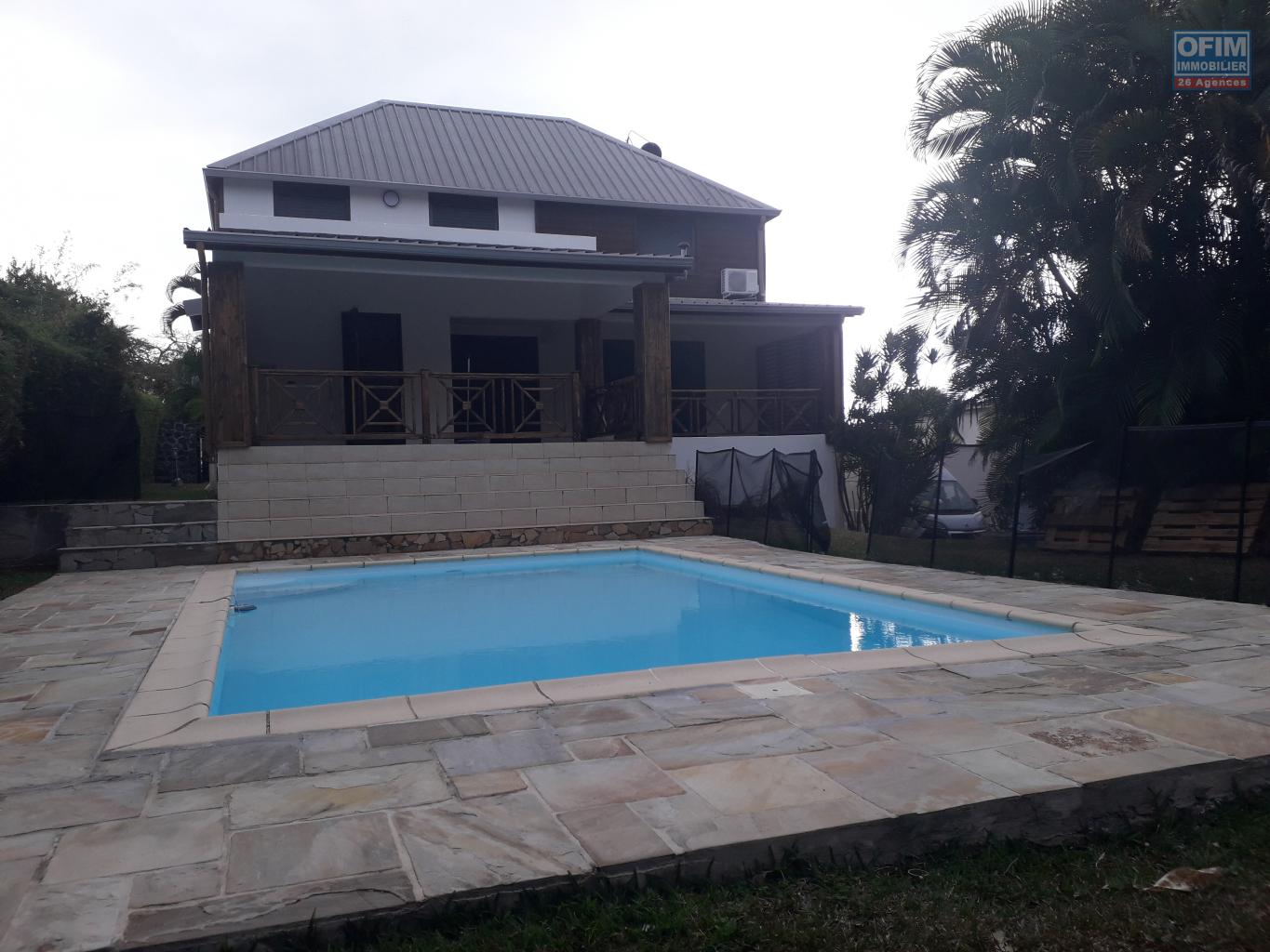 agence-immobiliere-ofim-a-louer-une-villa-de-137.50m2-avce-piscine-dans-une-lotissement-privee-et-securisee-proche-des-commodites-sur-le-bas-de-la-possession