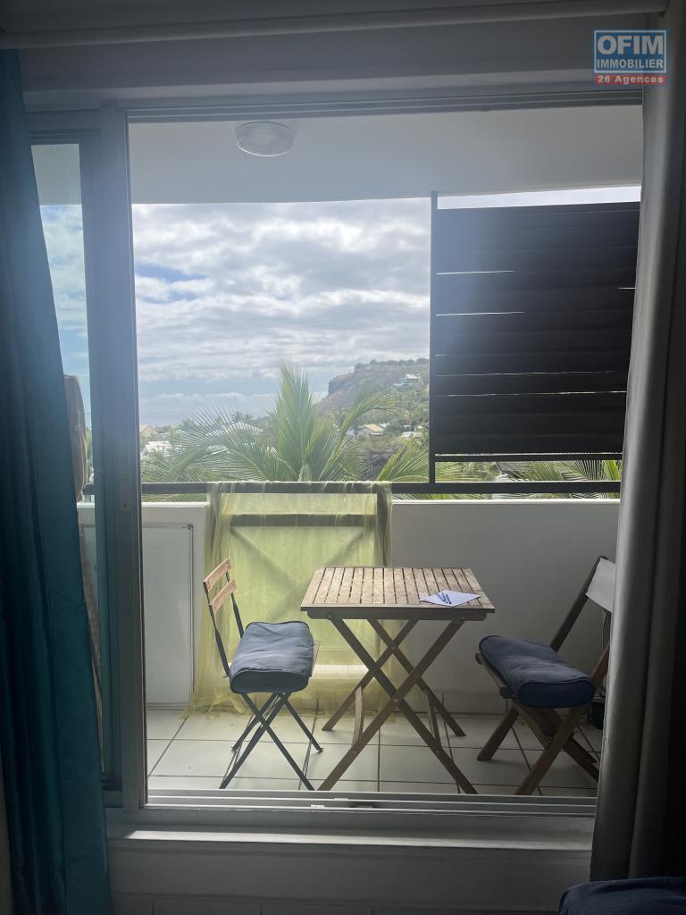 Ofim-immobilier-reunion-a-louer-un-studio-meuble-de-28m2-situe-proche-plage-et-commerces-ecoles-a-boucan-canot