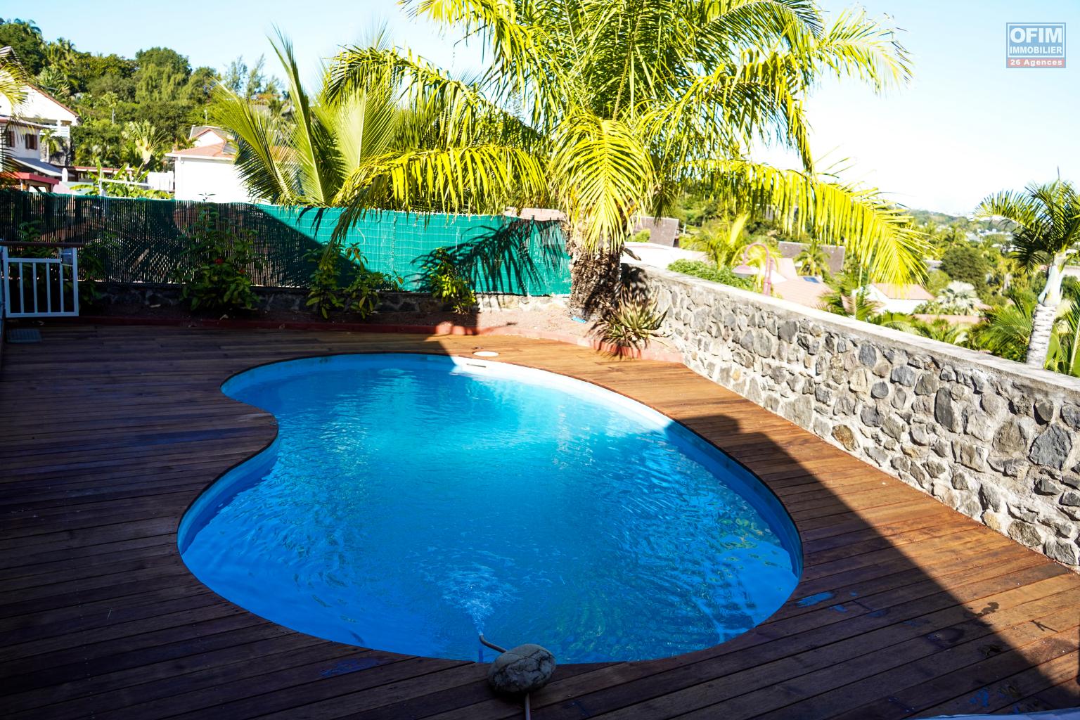 vente-villa-avec-piscine-sur-un-terrain-clos-et-arboré-de-400m2