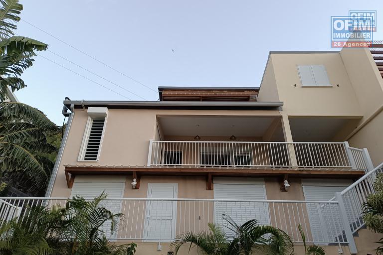 OFIM-immobilier-à-louer-villa-T6-située-sur-les-hauterus-de-la-Possession