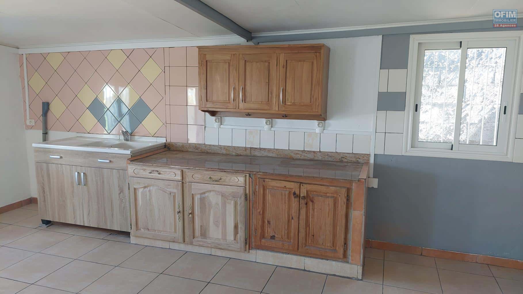 Location-maison-avec-un-séjour-lumineux-2-chambres