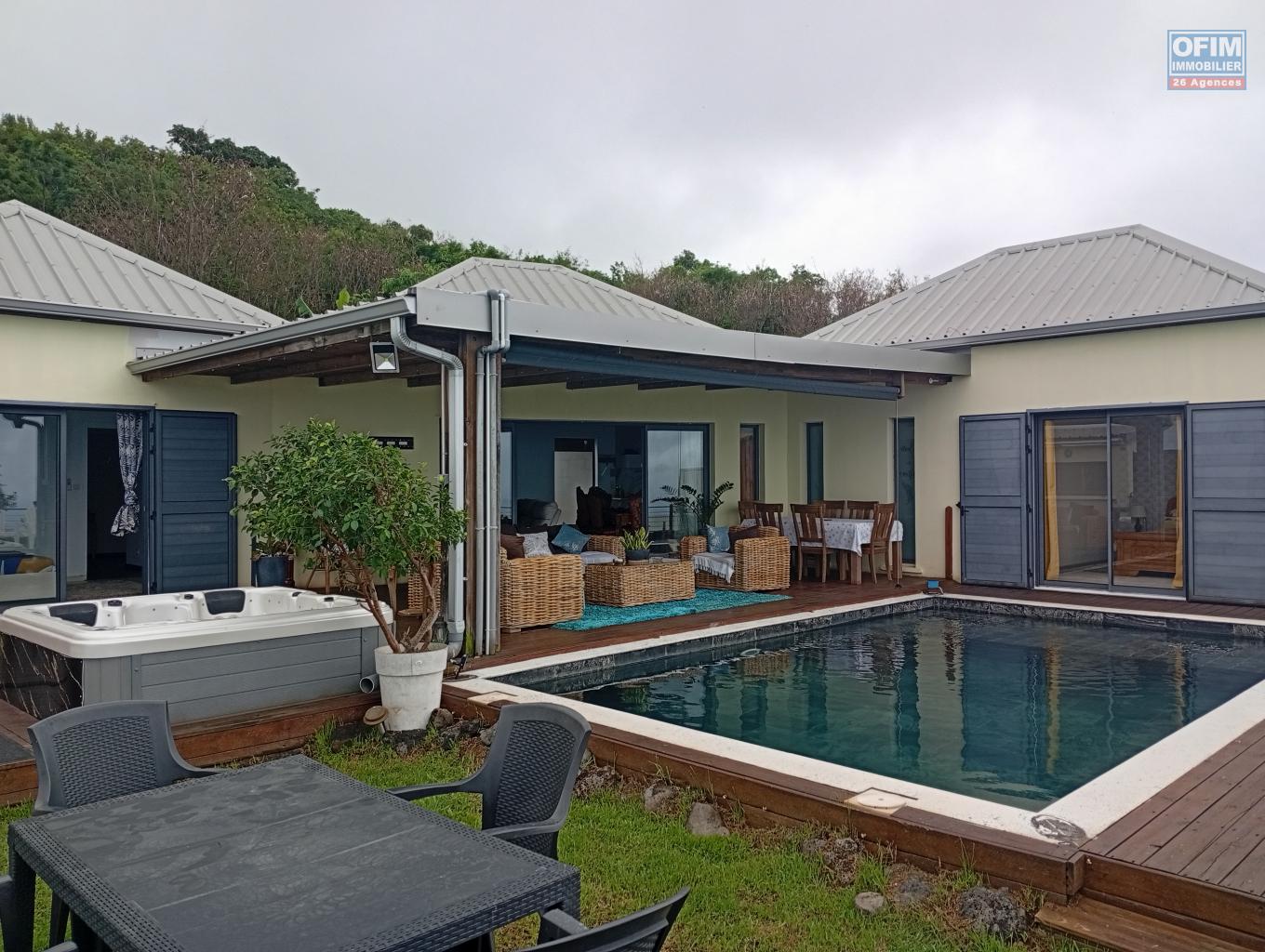 piscine-jacuzzi-villa-meublee-location-piton-saint-leu-luxe