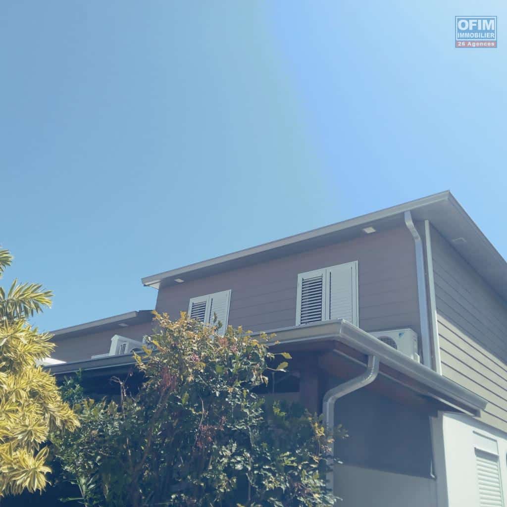 OFIM-immobilier-a-vendre-villa-T4-jumelée-contemporaine-Saint-Leu